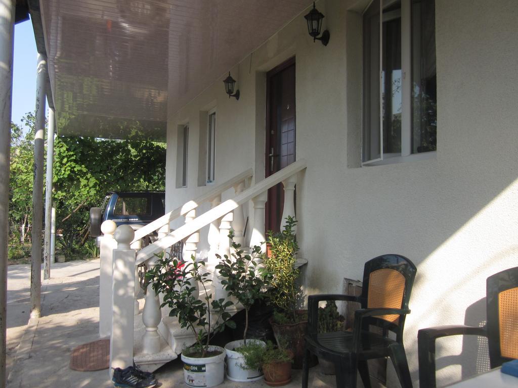 Guest House Ukimerioni Кутаїсі Екстер'єр фото
